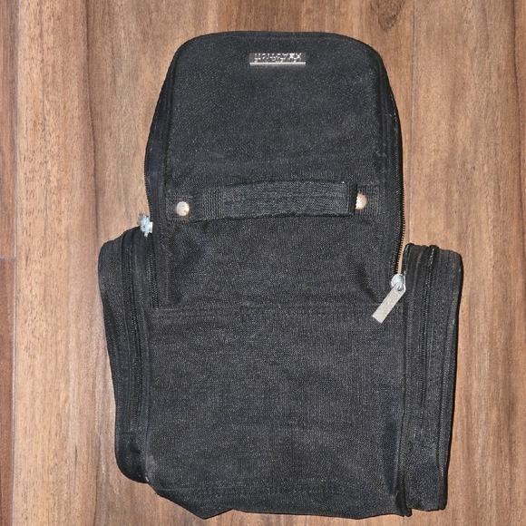 Kenneth Cole Reaction Black Toiletry Bag - Picture 6 of 6